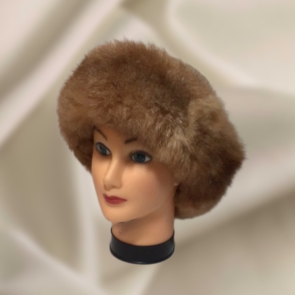 New MONARCH New Zealand Bucket Hat with Faux Fur Band Seashell Color Size Medium - Picture 1 of 7